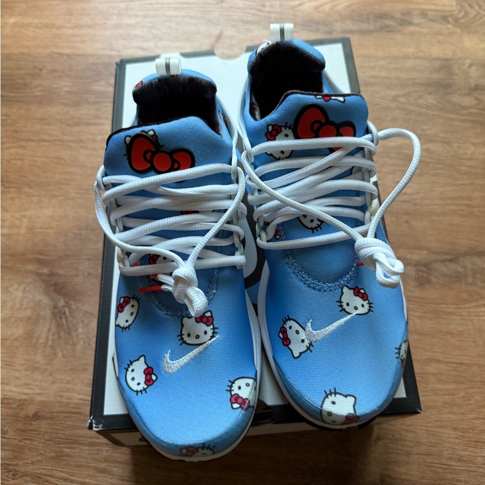 Nike men’s air presto Blue Hello Kitty Print Sneakers - Picture 2 of 8